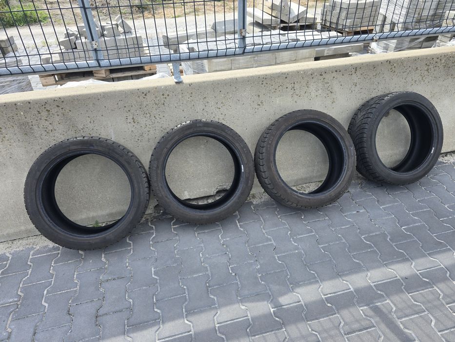 Platin 225/45 R18 XL.