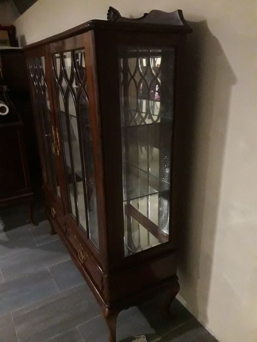 Movel Vitrina em madeira de mogno