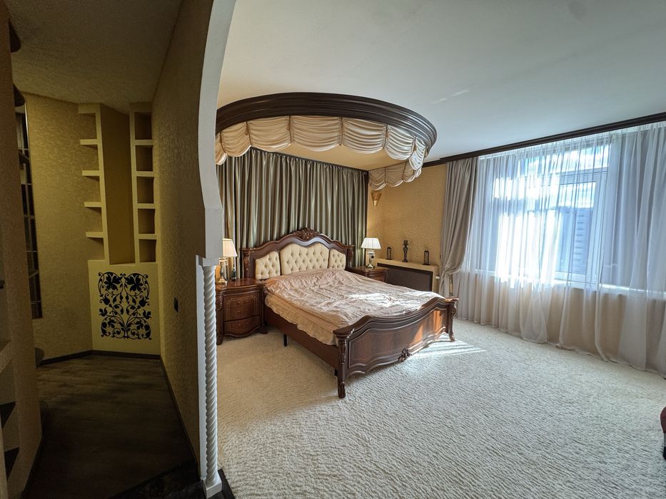 Без комісії Космополітан Сosmopolitan Дегтярівська 25А стильна класика