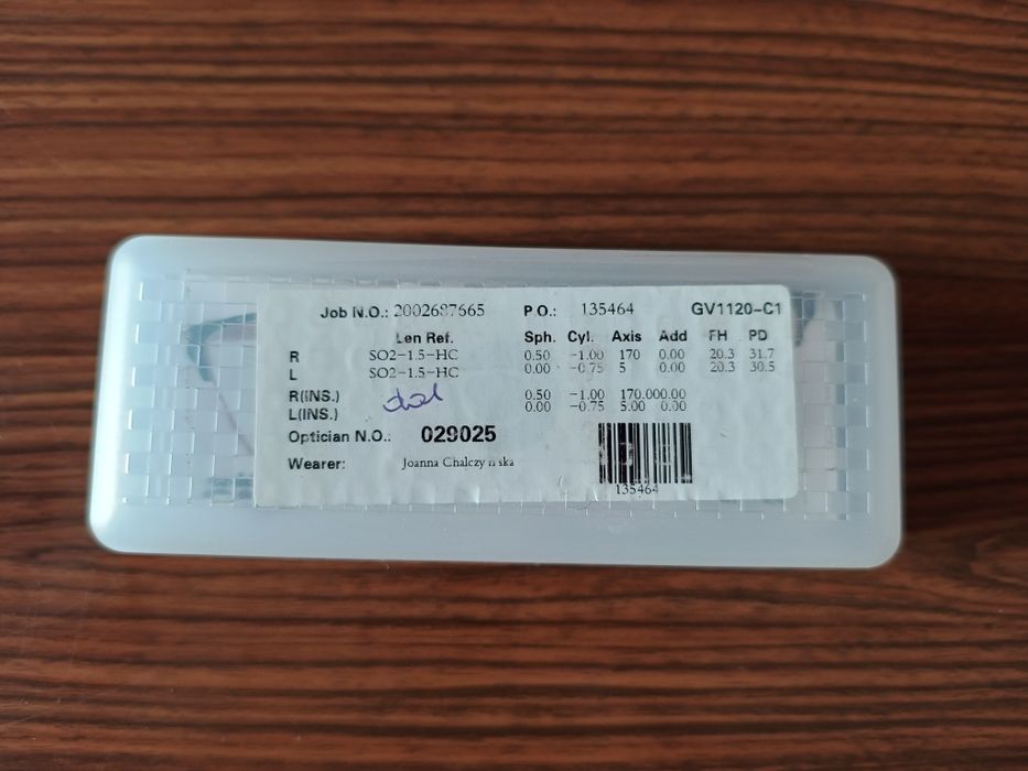 Okulary korekcyjne damskie, R -1, L -0,75, używane