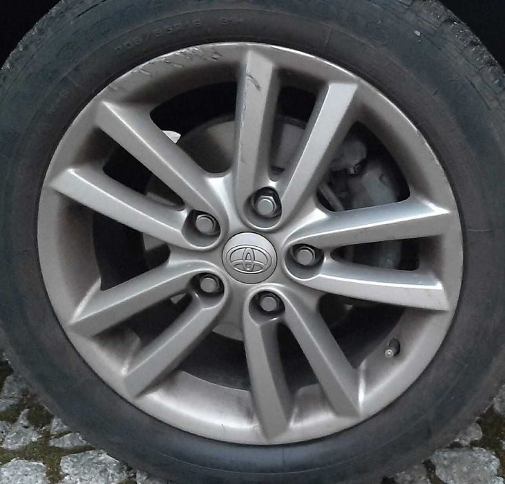 Oryginalne alufelgi + nakr. + 4 op. całorocz. do Toyoty Auris I gen. 2009