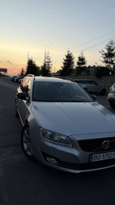 Volvo V70 надійний та комфортиний танк для подорожі
