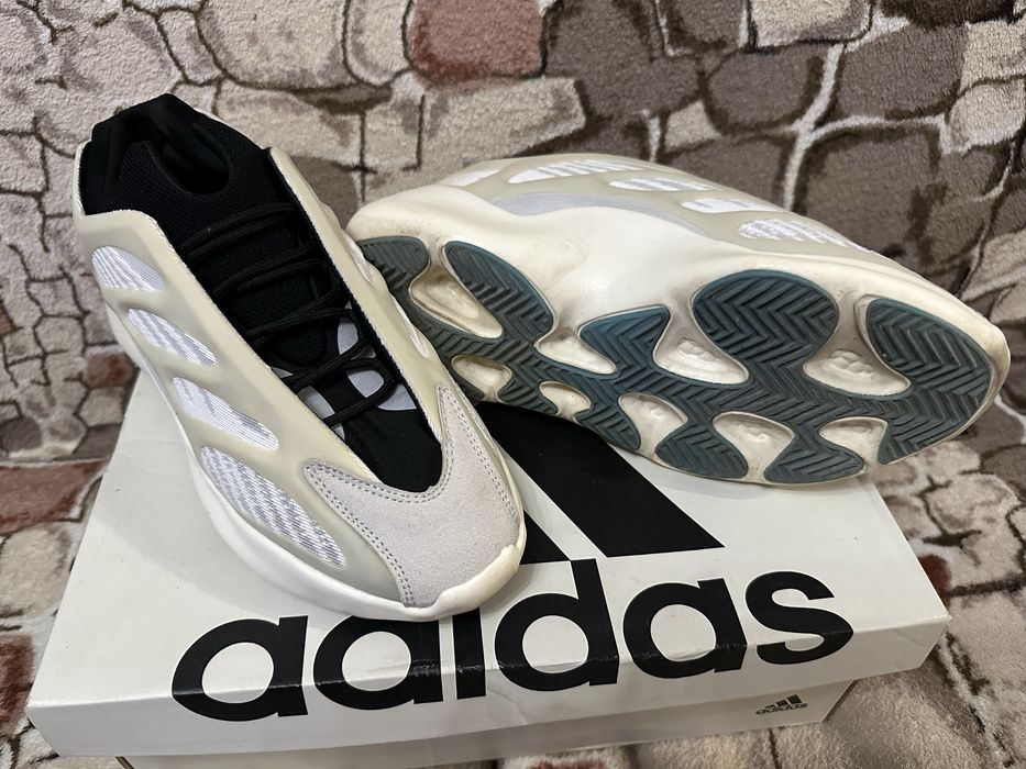 Кроссовки Adidas yeezy 700 v3 Azael