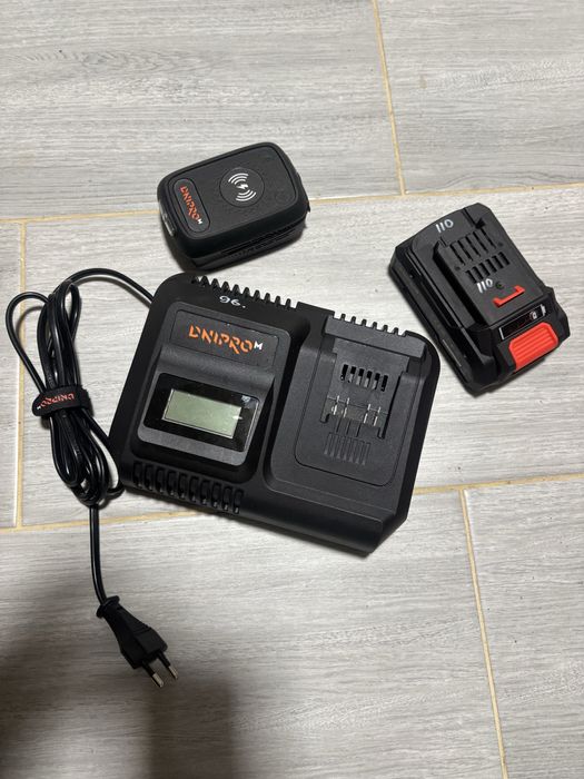 Продам зарядку акумулятор і адаптер DNIPRO M