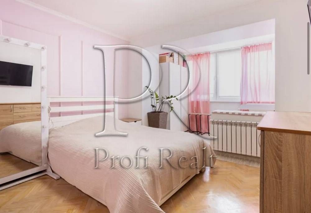 Продаж 4 кімнатна квартира вул. Шептицького 3Б / метро Лівобережна