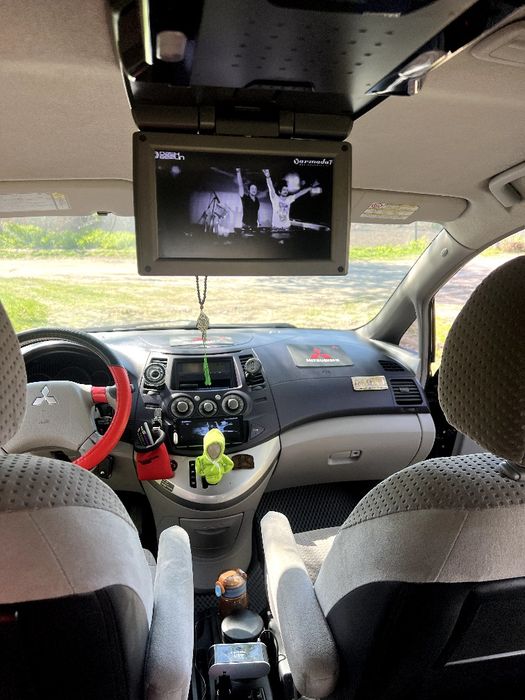 Mitsubishi Grandis 2.4 автомат газ бензи.н