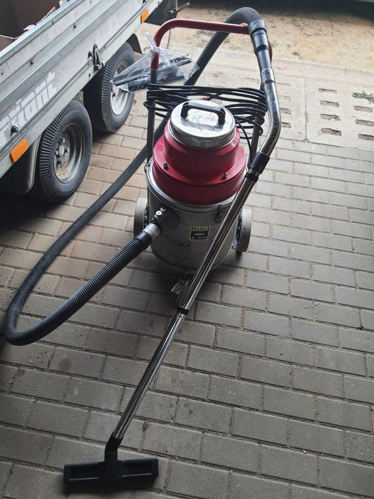 Odkurzacz przemysłowy na mokro z pompą wody PULLMAN W 250 P