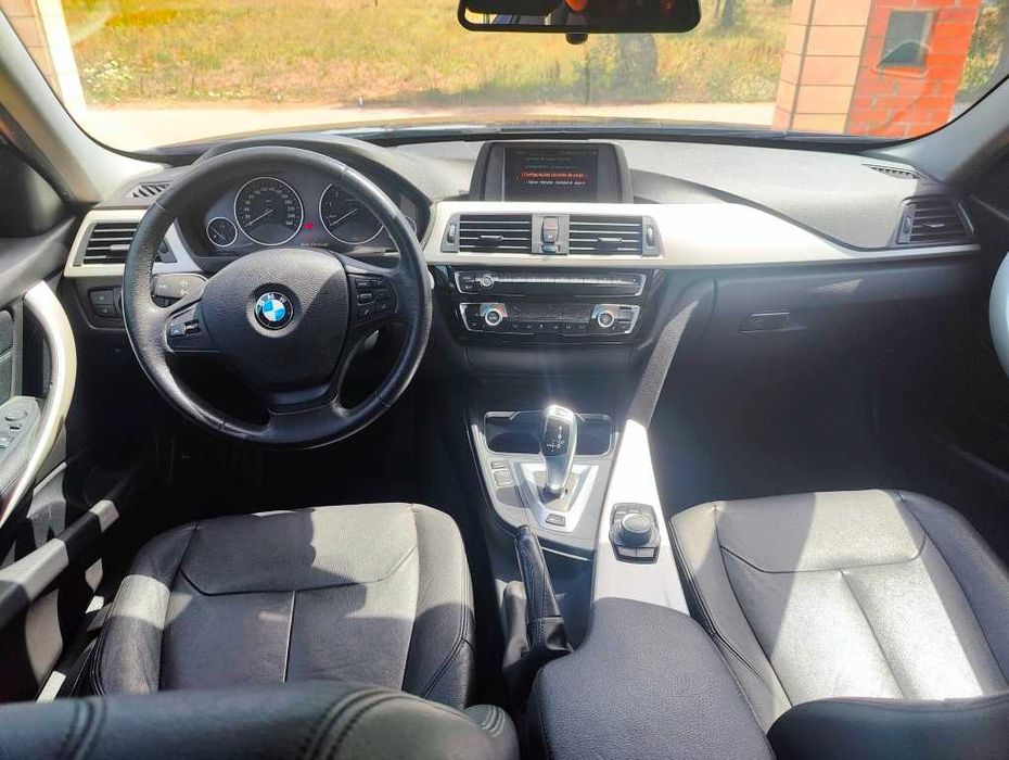 BMW 330e plugin hibrido 252cv / 220€ mês
