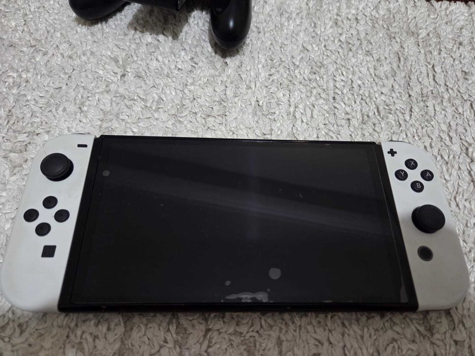 Nintendo Switch OLED + 2 Jogos (Pokémon & Super Mario)