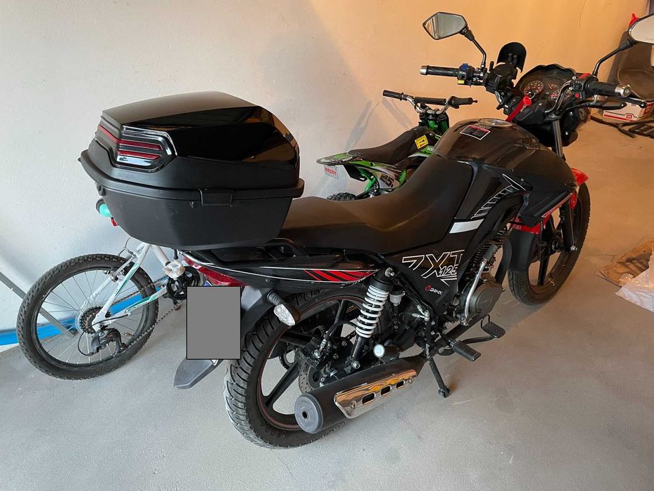 NOWY Kufer centralny motocyklowy skuter motorower błyszczący