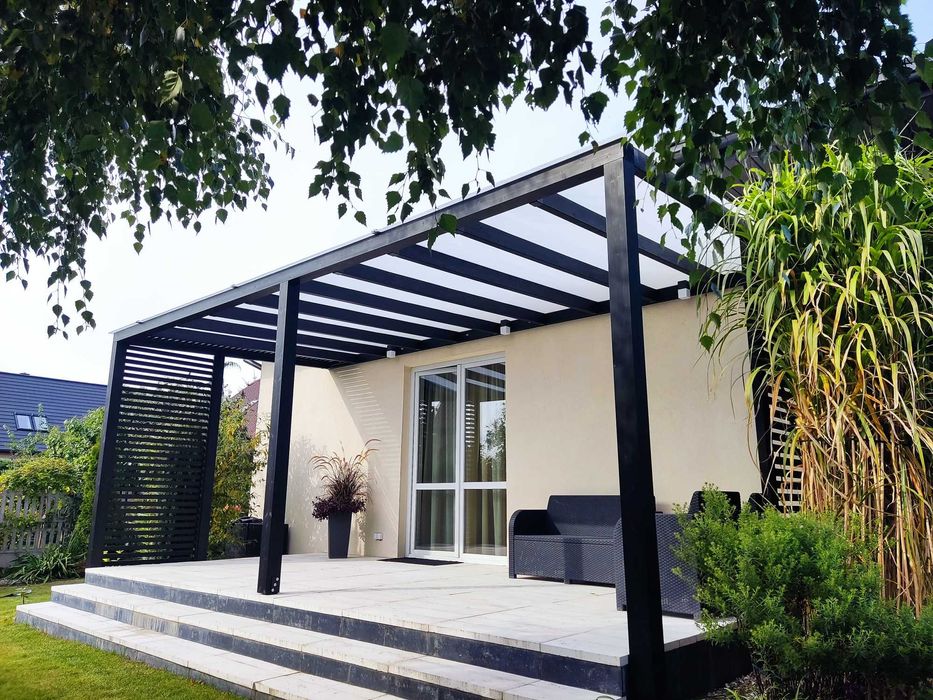 Pergola tarasowa drewniana z poliwęglanem litym lub komorowym, altana