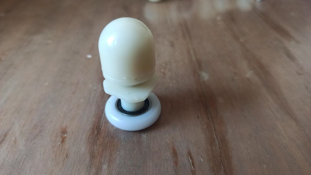 Ролики на ексцентрику ( по 30 грн.) для душових кабін та гідробокс