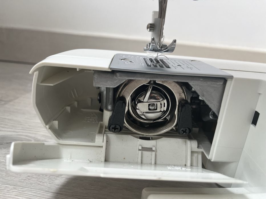 Електромеханічна швейна машишка Veritas Janis