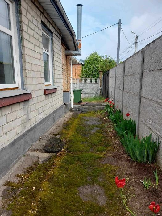 Продам частину будинку на Казбеті по провулку Андрія Химка (працюємо за держпрограмами)