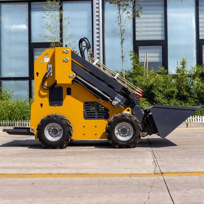 Miniładowarka wielofunkcyjna kołowa SKID/BOBCAT