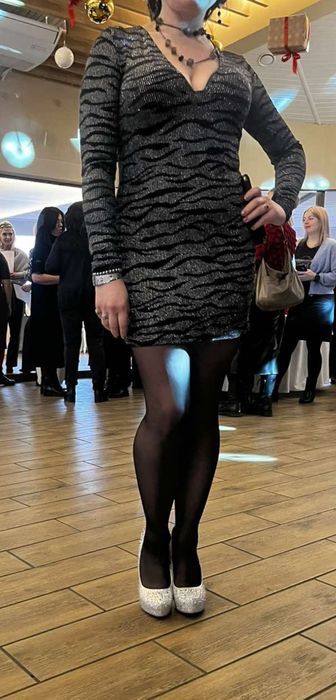 Блестящее коктельное  Платье с длинным рукавом  h&m