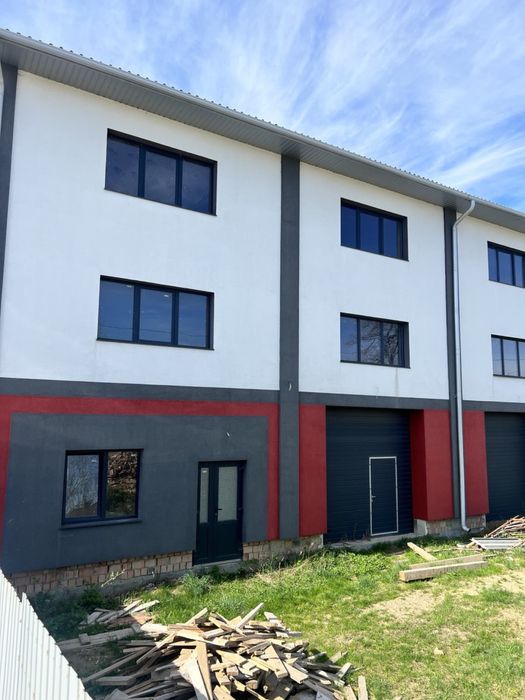 Здається  в оренду СТО