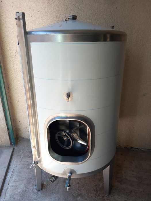 Depósito em inox de 500 litros para vinho