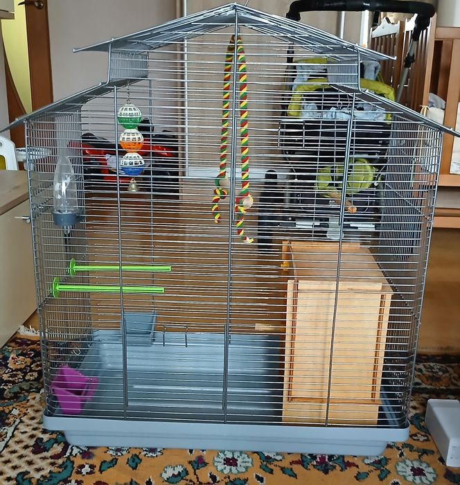 Продається клітка зі всім в ідеальному стані.