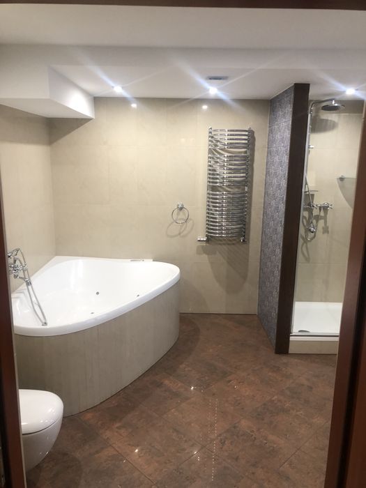 Pokoje pracownicze bardzo blisko fabryki mercedesa.