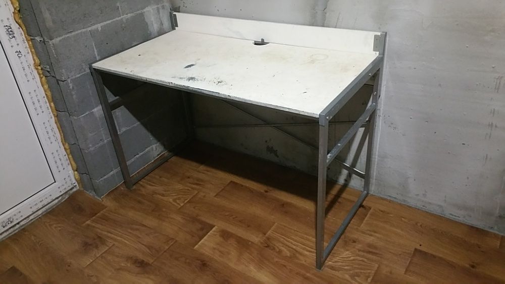 Продам стол, быстроразборной, легкий, компьютерный, пультовой.