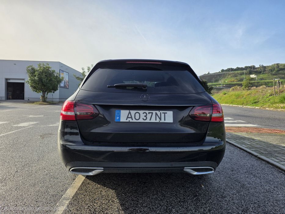 O Parceiro Ideal para a Sua Família: Mercedes-Benz C180 (Face-lift)