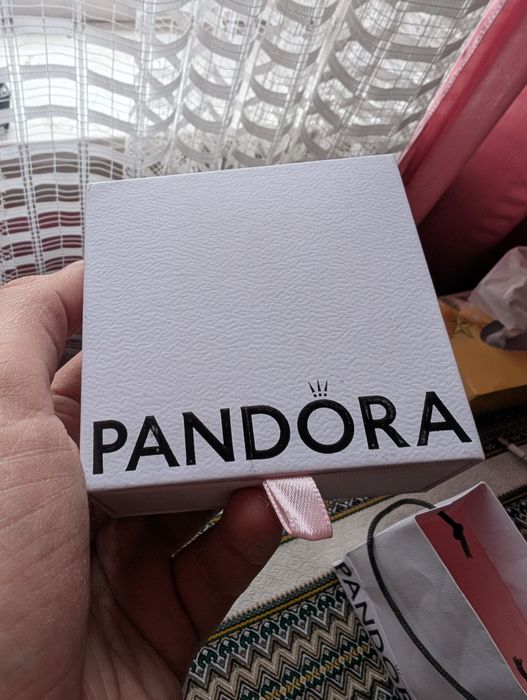 Браслет Pandora.