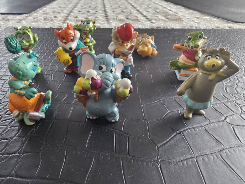 Kinder niespodzianka figurki kolekcjonerskie