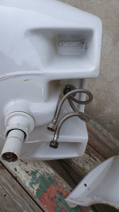 Umywalka łazienkowa z baterią