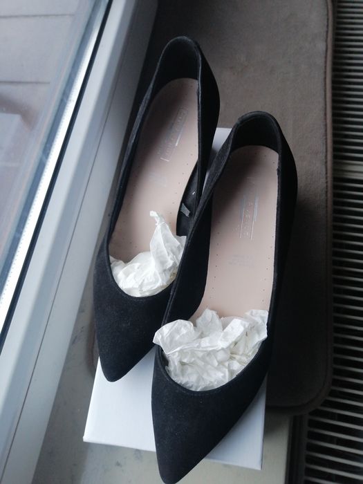 Czarne czółenka zamszowe r. 37 słupek