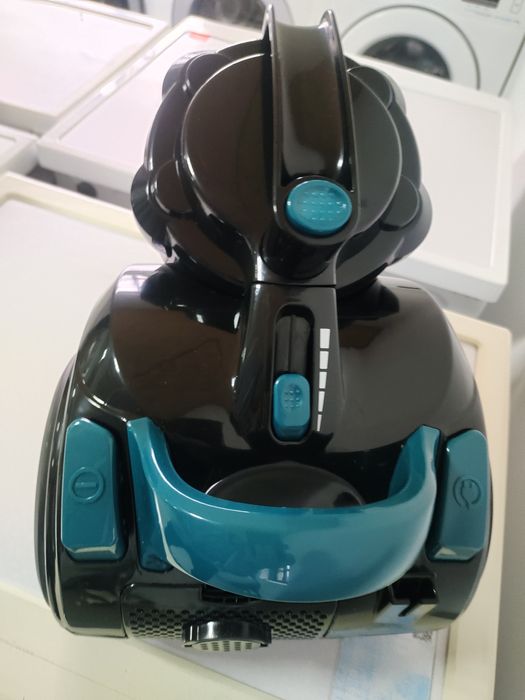 Пилосос новий, колбовий. 900W.