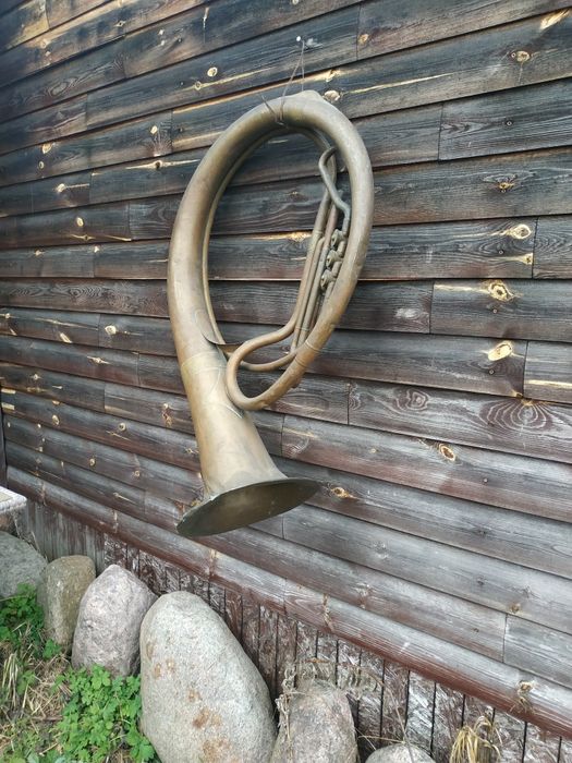 Duży retro mosiężny róg waltornia dekoracja rekwizyt do sesji zdjęciow