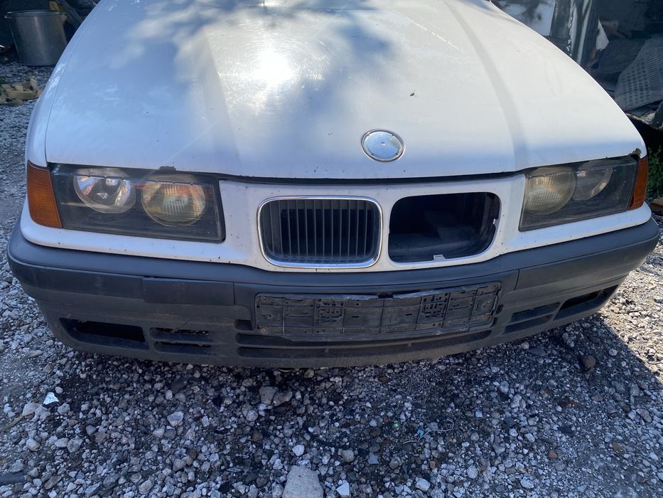Продам пару задних фонарей   БМВ 3  Е36 BMW E 36