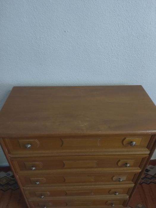Cómoda com 5 gavetas