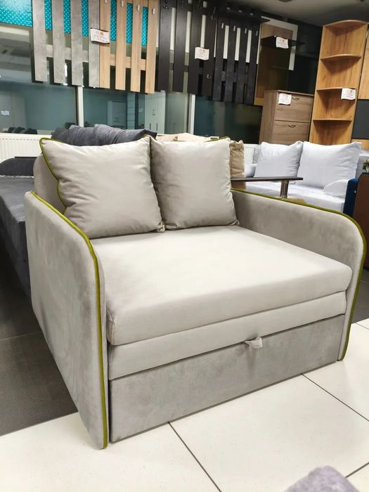 Распродажа мебели с витрины магазина