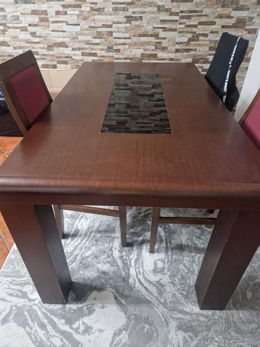 Mesa de jantar com cadeiras