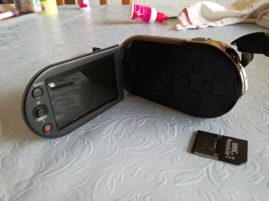 Maquina de filmar SamSung +cartão 4Gb +carregador