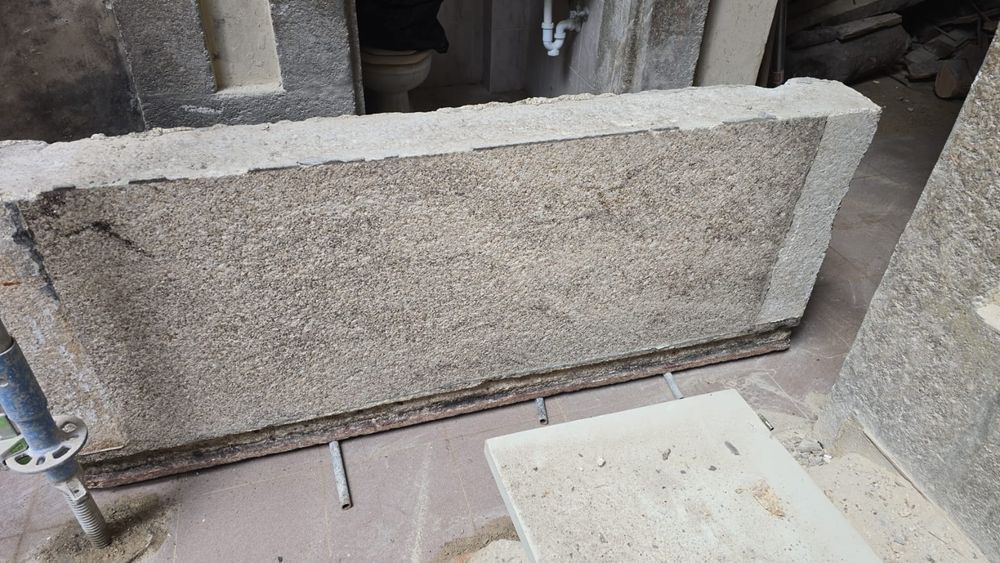 Pedra de granito medida 2.27×0.65×0.18