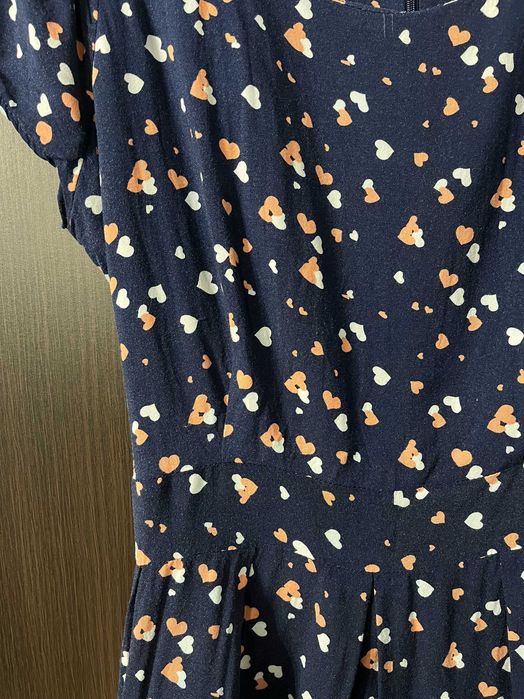 Granatowa sukienka w serduszka Cropp XL