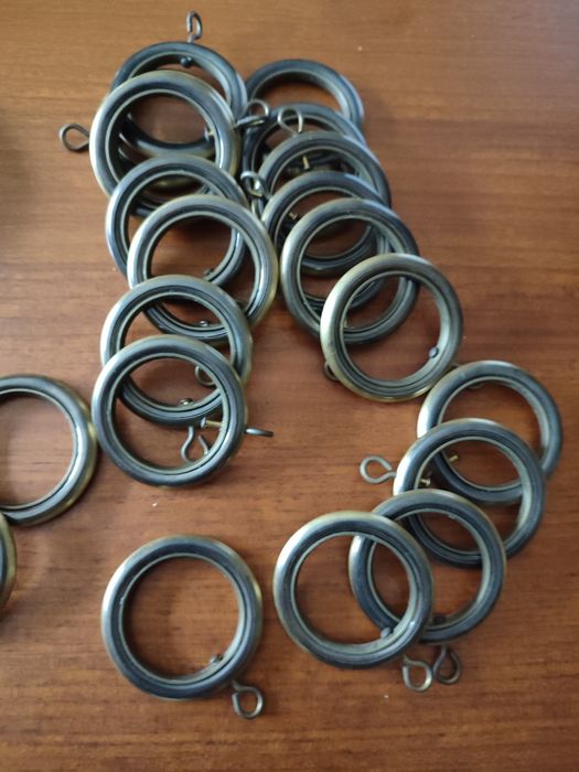 Vinte argolas em metal