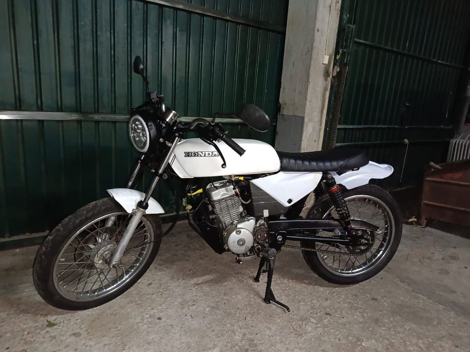 Honda CB / CG 125 Customizada (Estilo Scrambler / Cafe Racer)