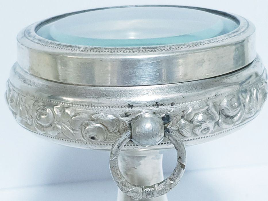 Antiga caixa de pé alto para relógio de bolso em casquinha