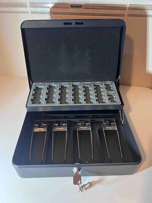 Caixa dinheiro 30cm com tabuleiro p/ moedas + clipes notas (2 chaves)