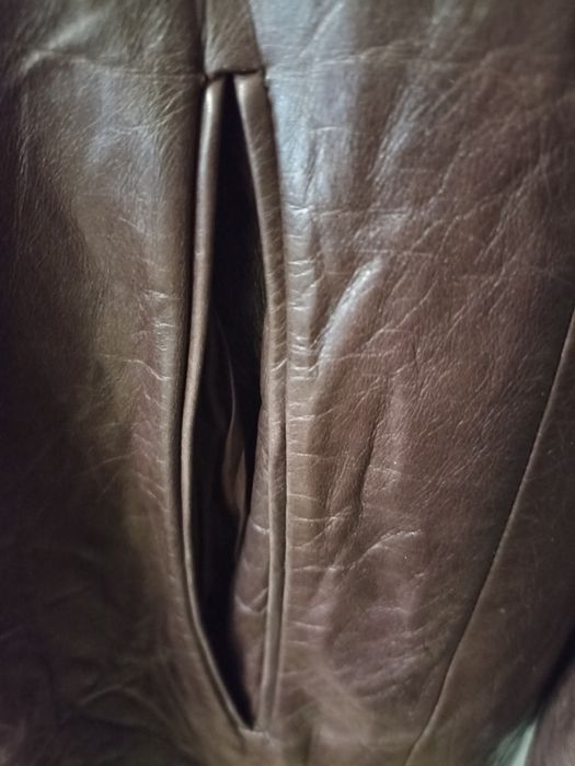 Жіночий шкіряний плащ