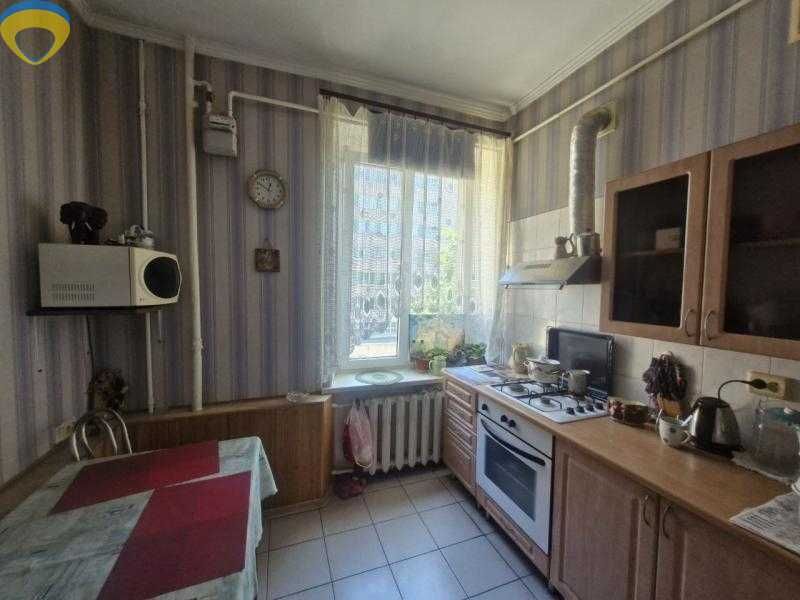 Продам 2-кімнатну “сталінку” у центрі Одеси