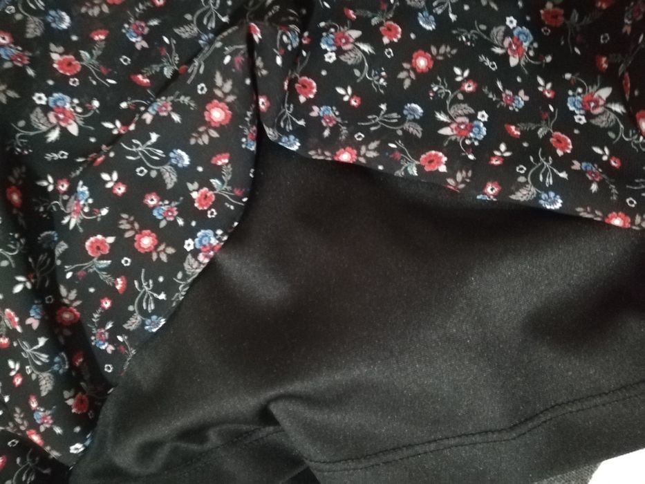 Blusa Camisola Manga Comprida

Com forro preto por dentro
C&A Clockhou