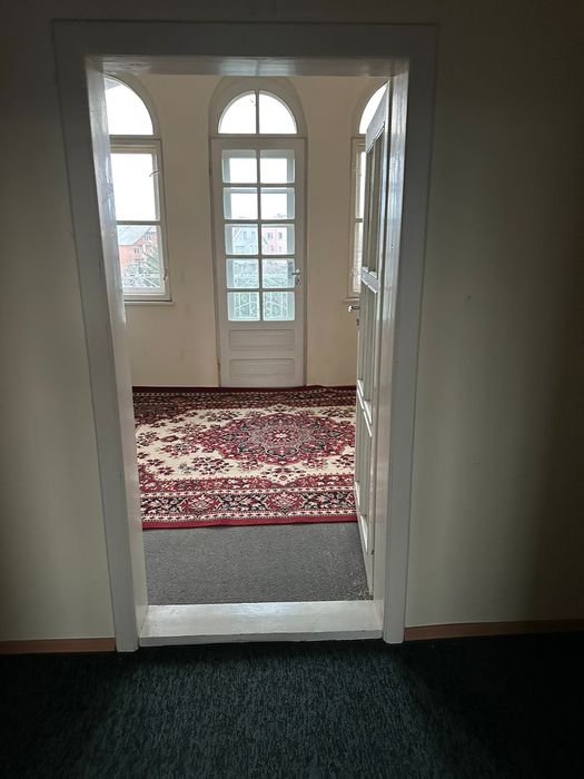 Здам кімнати ( поверх)  у 3-х поверховому будинку,