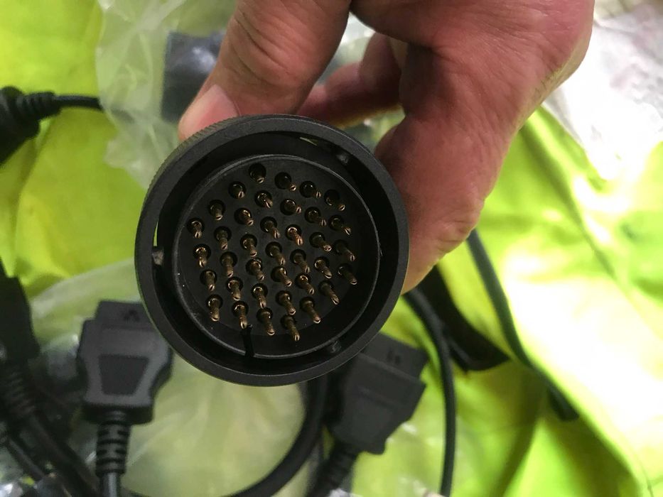 Кабелі для діагностики автобусів та вантажних машин