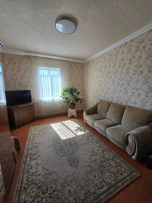 Продаж будинку в центрі смт Рокитне.  Розглядаємо сертифікати