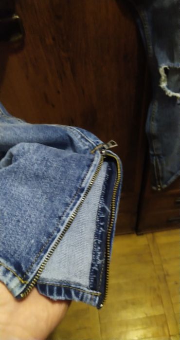 H&M р.50-52 (W34) джинсы с молниями на штанинах
